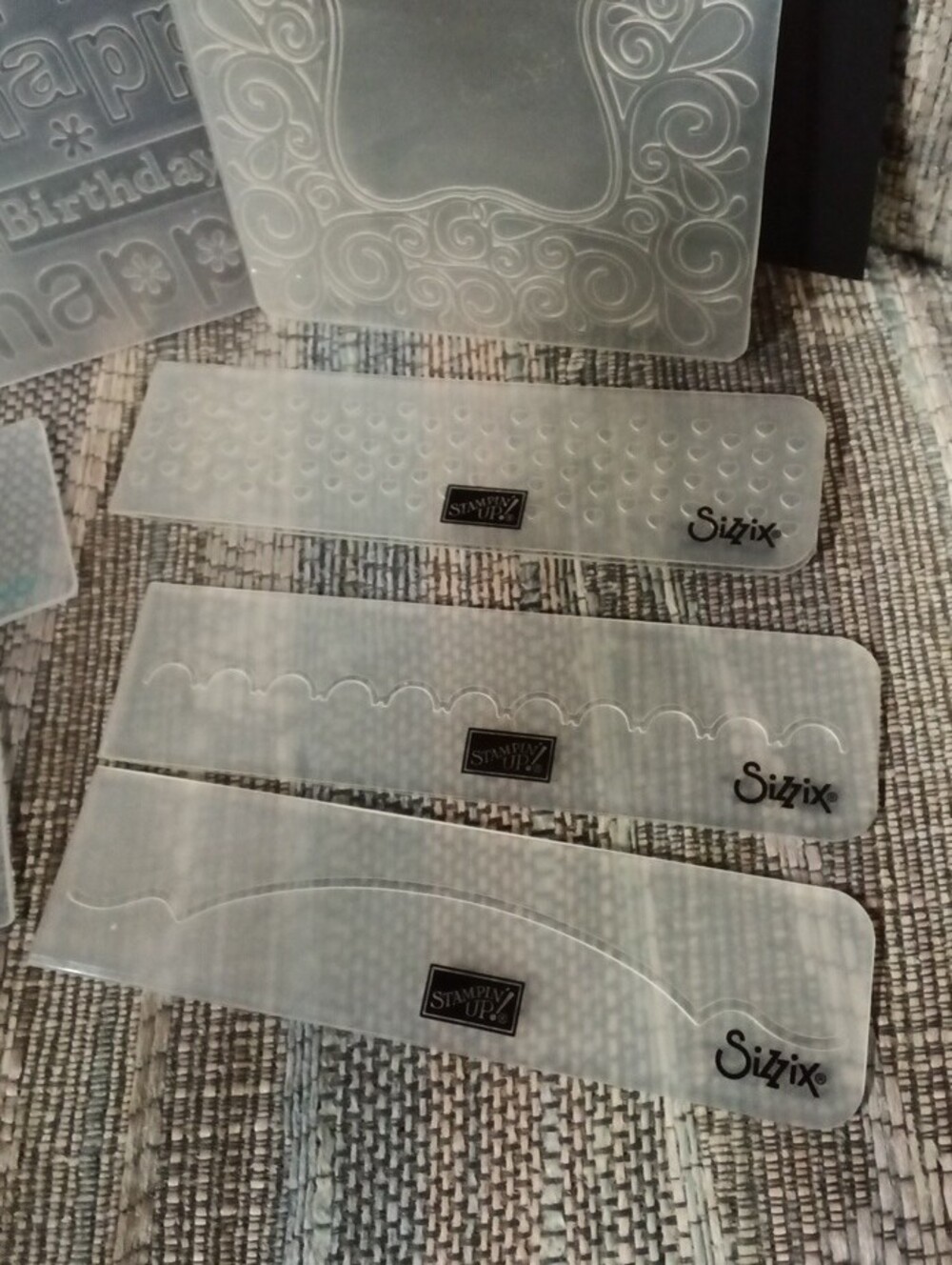 Sizzix Embossing & Cutting Folders - Clear - Picture 2 of 5